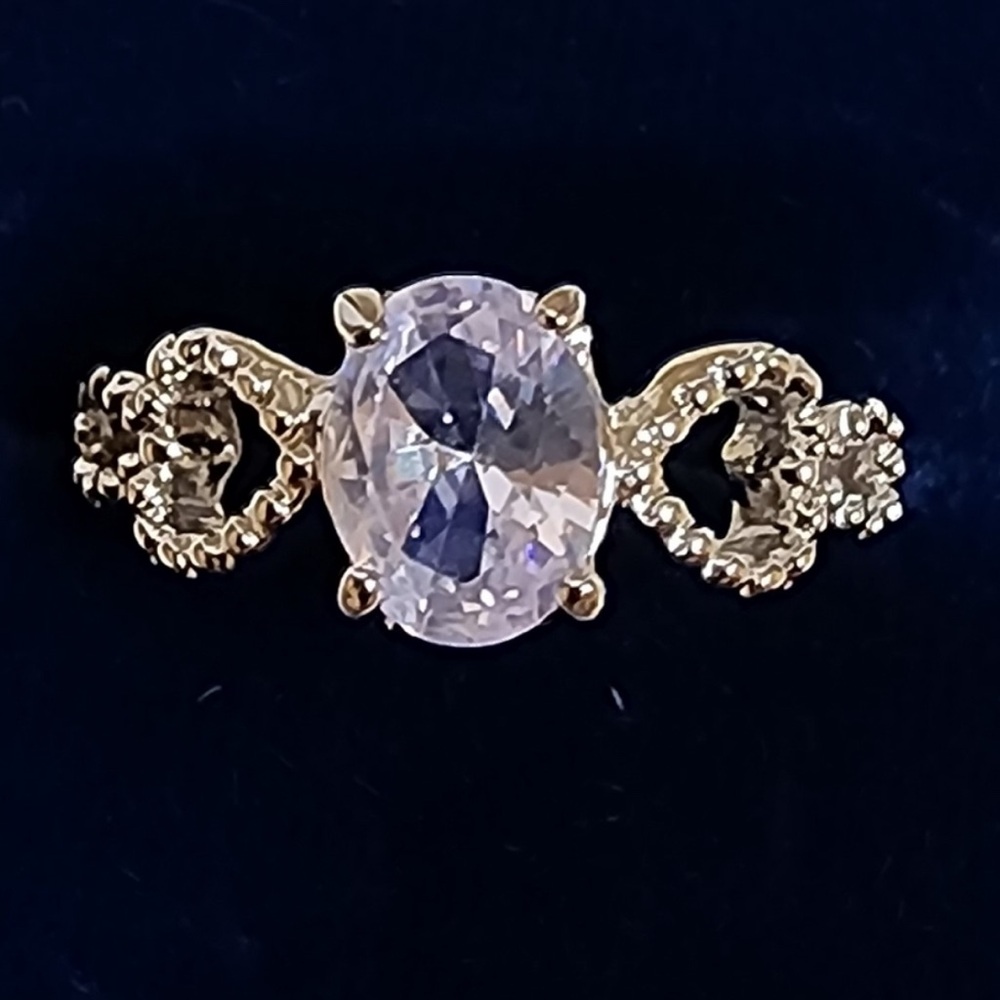 Elegant Silver Ring with Clear Gemstones